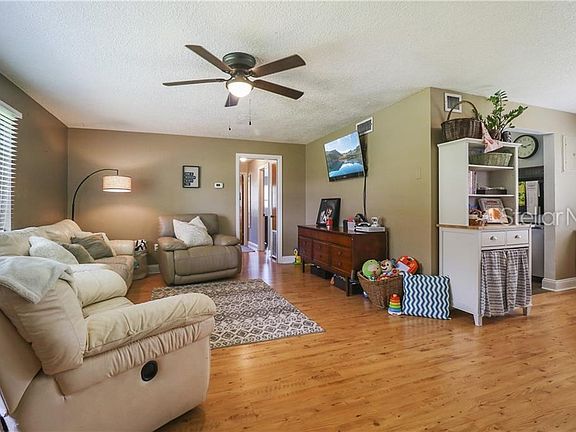 5th image of 21 Magnolia Ln