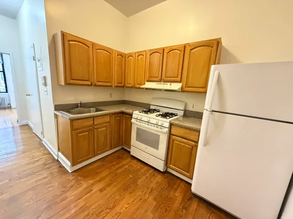 424 East 83rd Street image 1 of 5