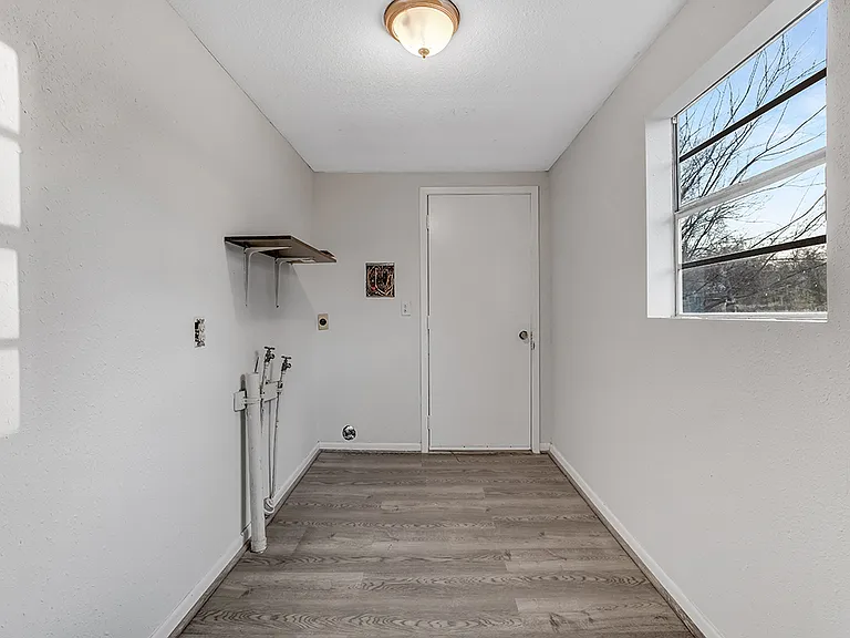 828 Burma Rd — Photo 11