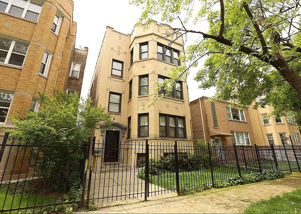 1st image of 6326 N Francisco Ave #2