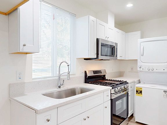 3rd image of 1068 E J St #3