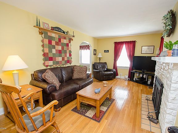 3rd image of 2326 Hawthorne Ave