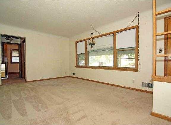 3rd image of 1393 Mechanic Ave