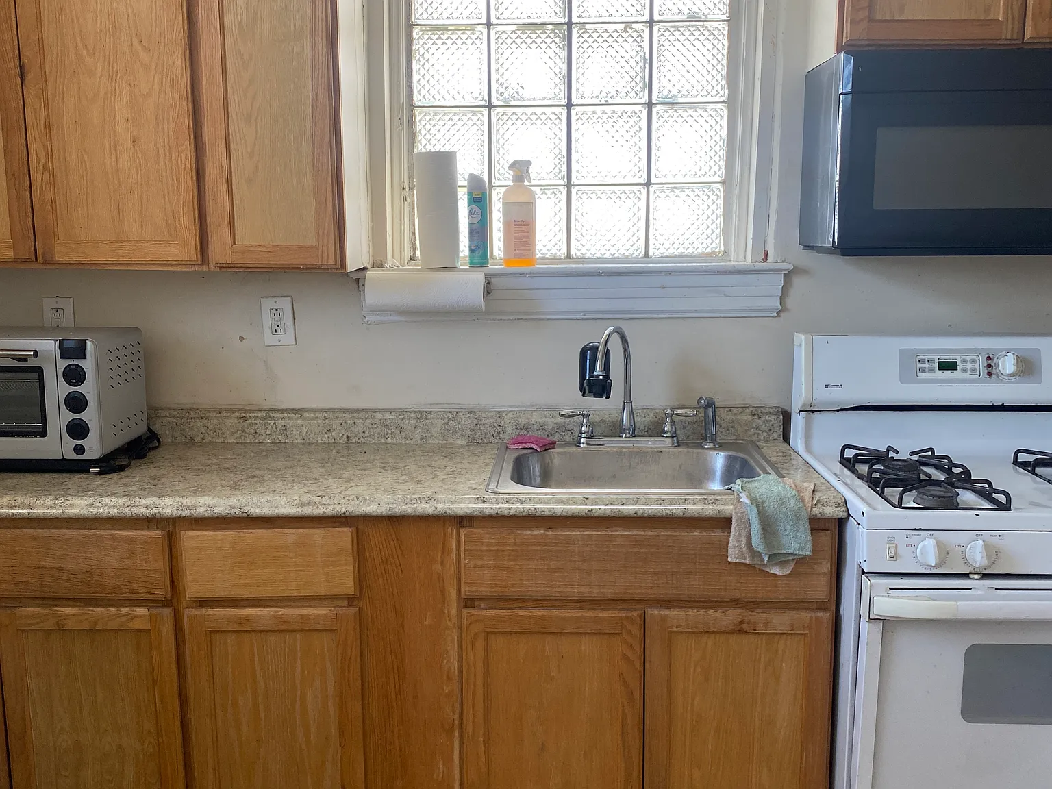 1 bed, 700 sqft, $1,000 — Photo 3