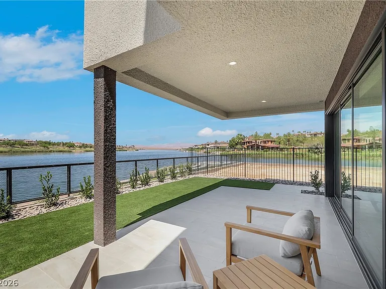 66 Lakefront Dr — Photo 3