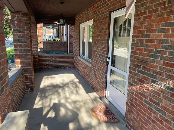 2nd image of 3219 Glengyle Ave #1