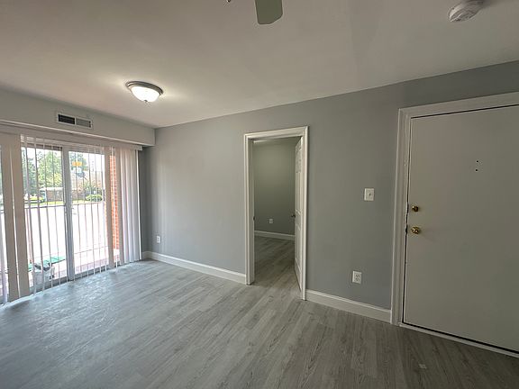 5th image of 2505 12th Pl SE APT 302