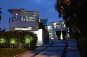3rd image of 1215 N Venetian Way #(228-47)