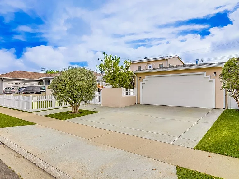 19312 Harding Ln — Photo 2