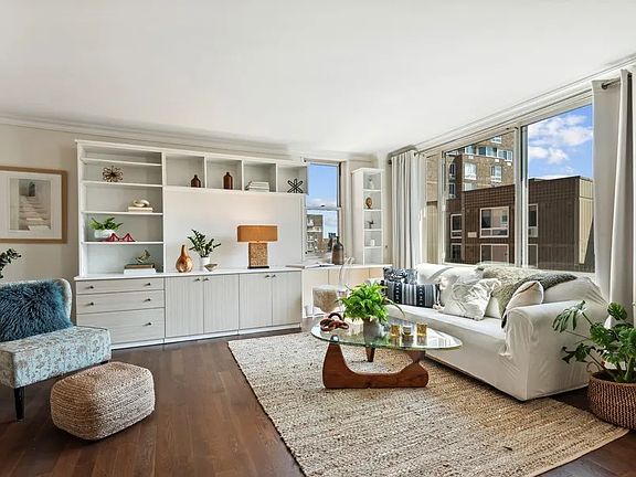 3rd image of 555 Main St APT 1111