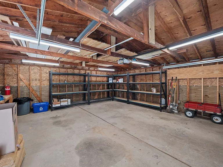 650 W Lincoln St — Photo 39