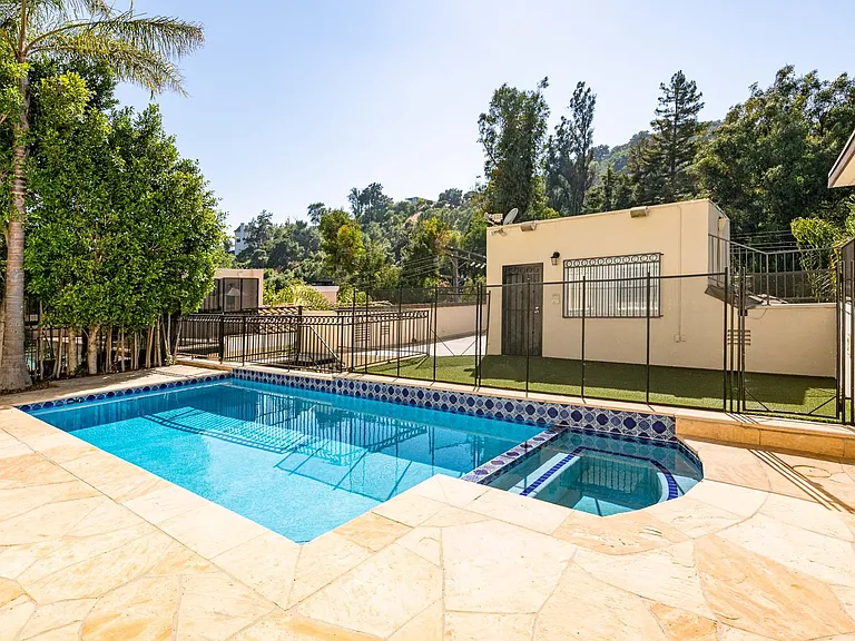 2334 Benedict Canyon Dr — Photo 38