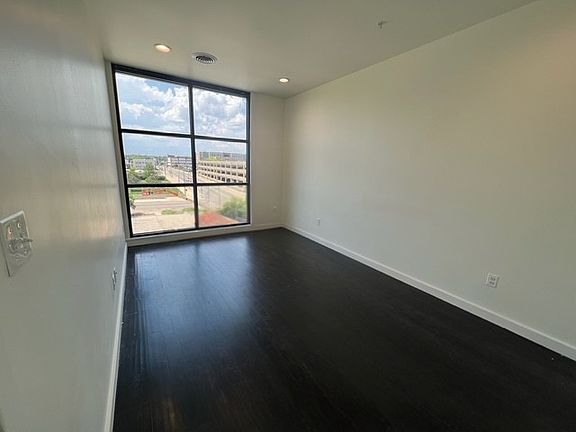5th image of 301 S Main St #410