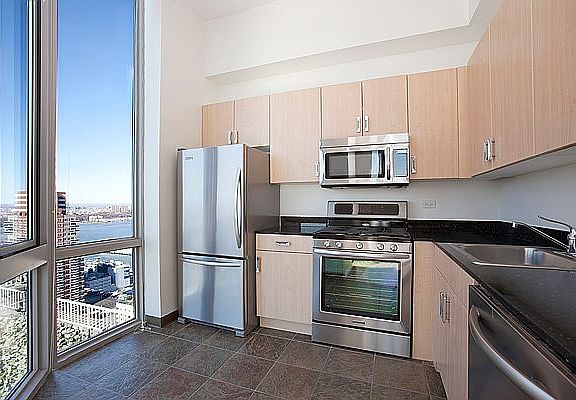 4th image of 561 10th Ave Ph F