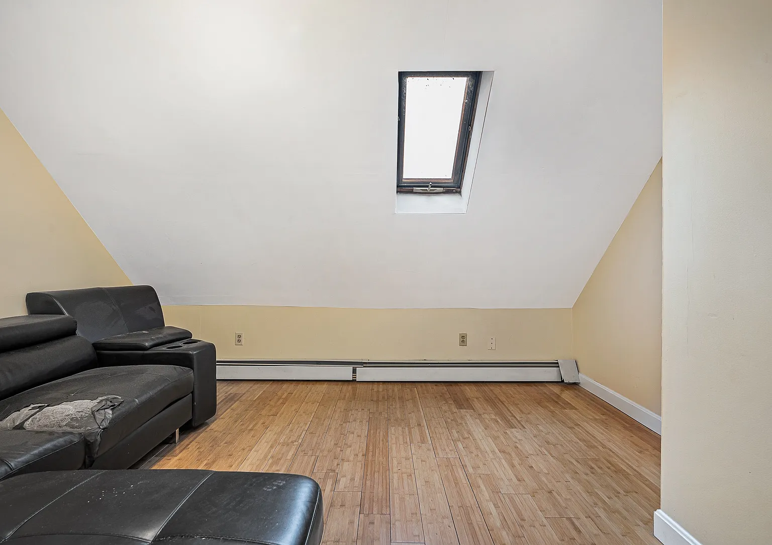 3 bed, 1260 sqft, $2,100 — Photo 3