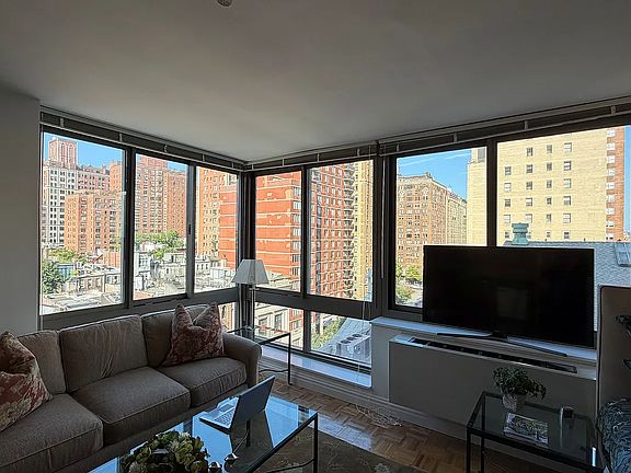 3rd image of 1500 Lexington Ave APT 12A