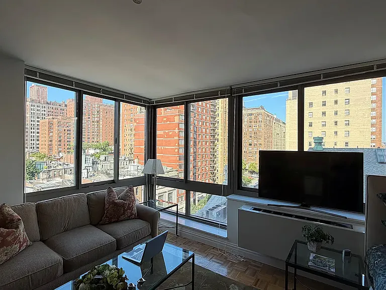 1500 Lexington Ave #12A — Photo 3