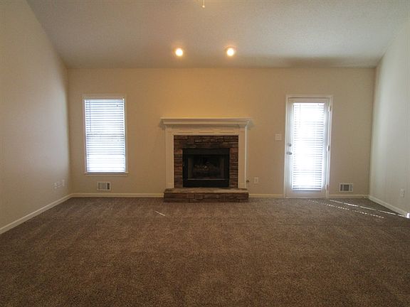 5th image of 17427 Meadow Creek Dr