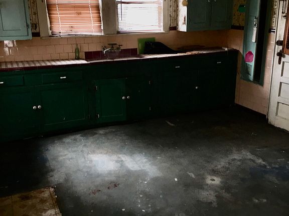 4th image of 4112 Kenneth Ave