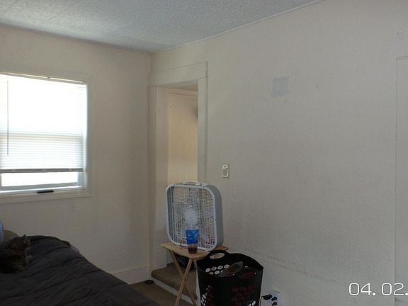 4th image of 913 2nd Ave N #C