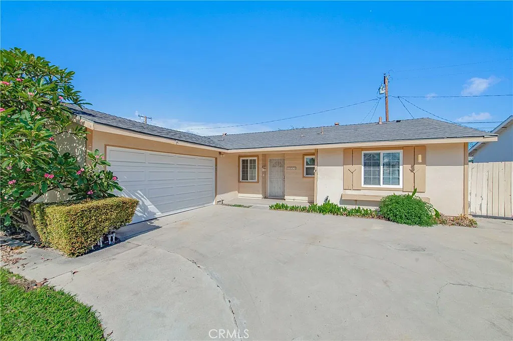3 bed, 1.5 bath, 1096 sqft, $3,800 — Photo 1