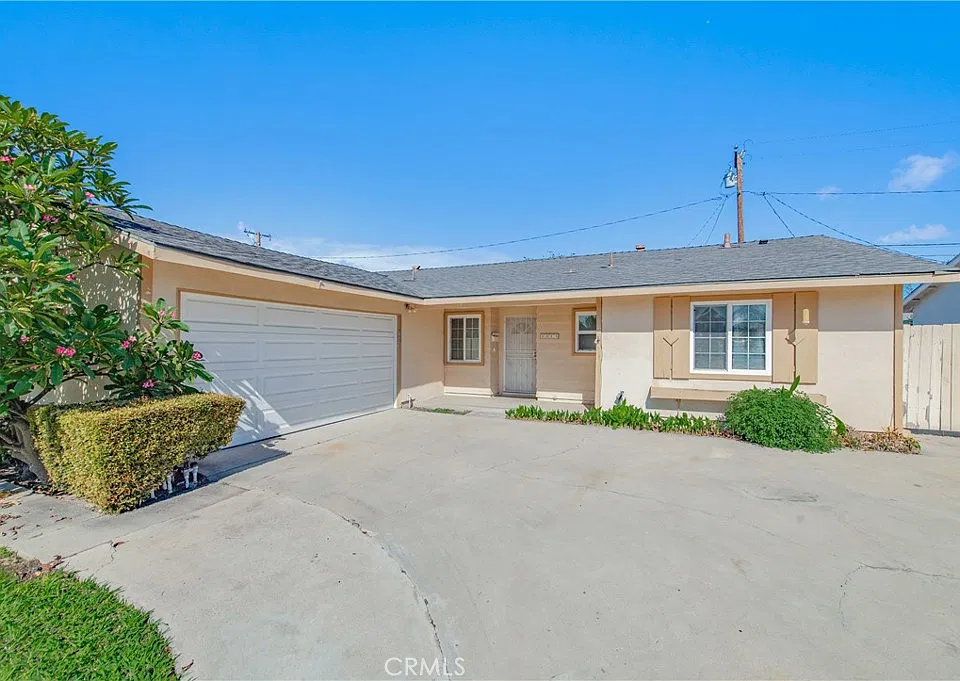 1513 W Olive Ave