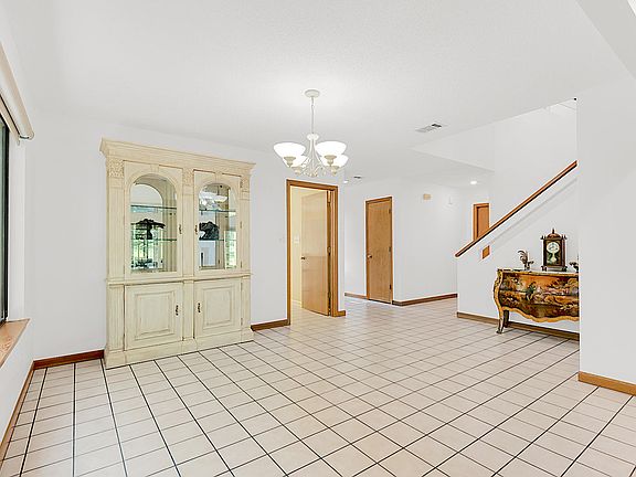 4th image of 1202 Oakmont Dr #202
