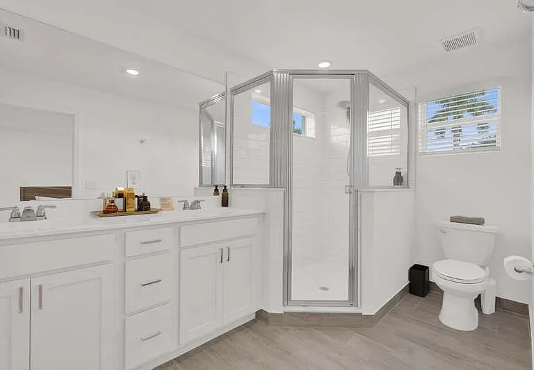 4246 Lagoon Shore Dr — Photo 13