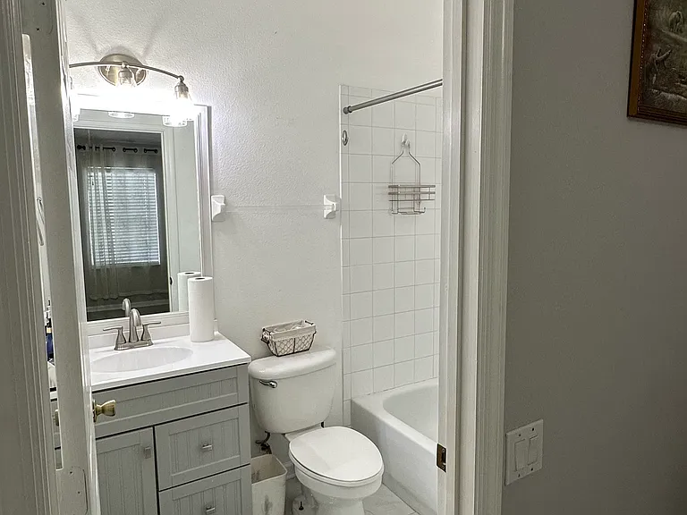 1098 Vineland Pl — Photo 14
