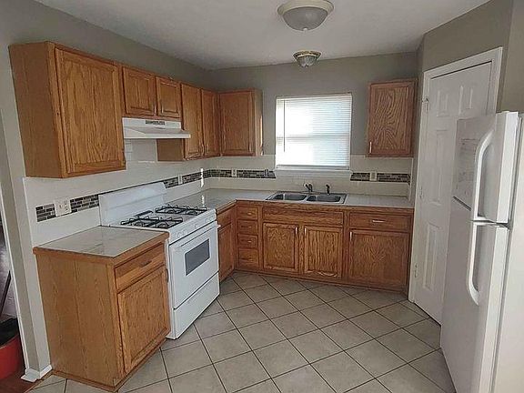 2nd image of 338 Vistula St #338
