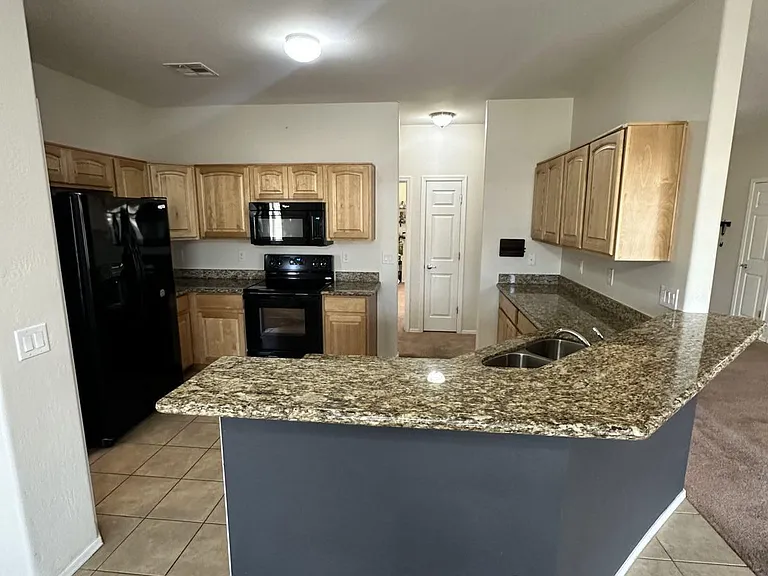 1721 N Eloisa Ln — Photo 4