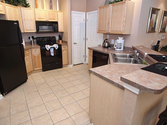 TR2C306-Kitchen-and-Bar