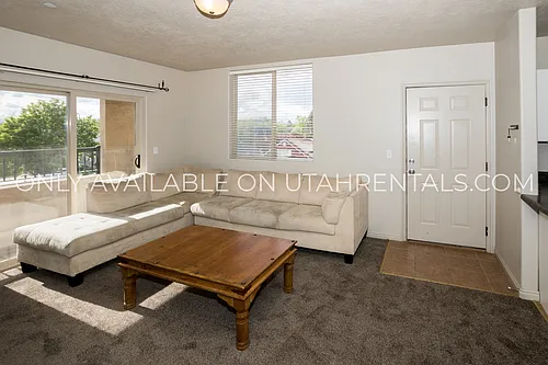 837 E 620 N Photo 1
