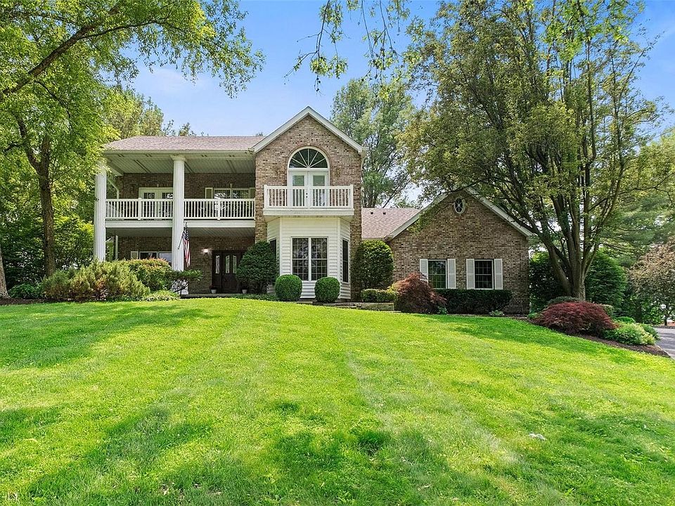 1st image of 968 Woodcrest Ln