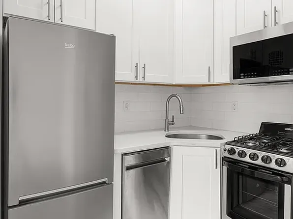 1582 York Avenue image 2 of 9