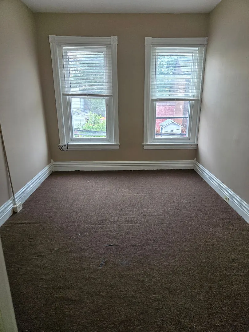 Large 2 bedroom, 1 bathroom HOUSE — Photo 4