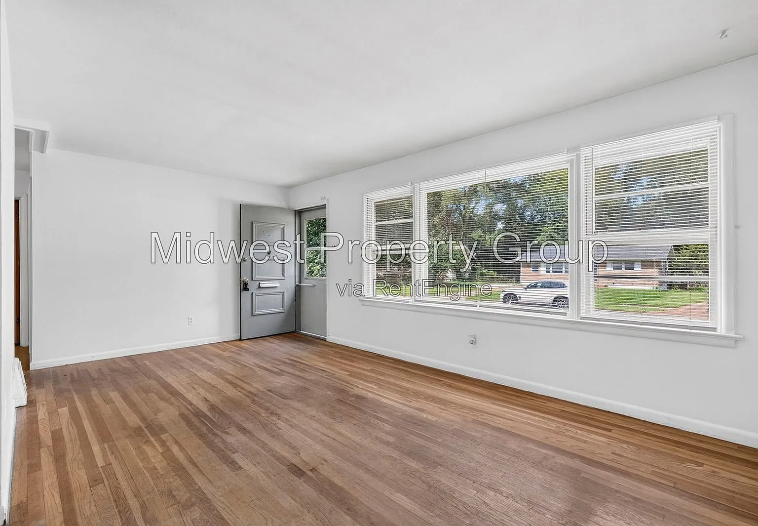 2 bed, 1.0 bath, 840 sqft, $995 — Photo 2