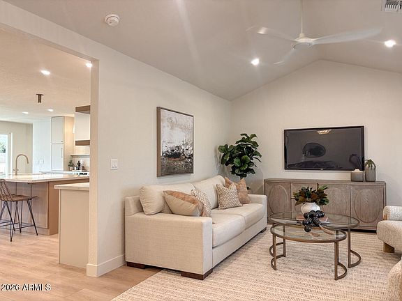 3rd image of 4432 E VOLTAIRE Avenue