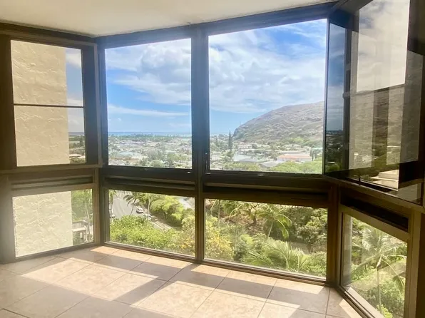 531 Hahaione St APT 10D, Honolulu, HI 96825