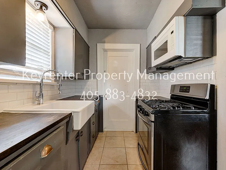 1123 NW 30th St — Photo 14