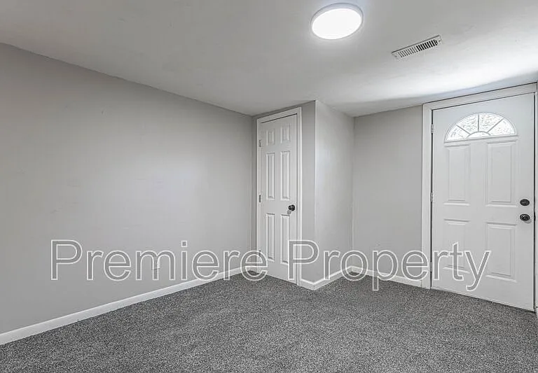 3910 E 123rd Ter #B — Photo 7