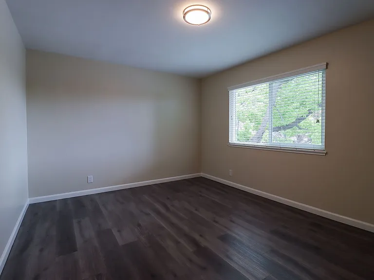 972 College Drive — Photo 14