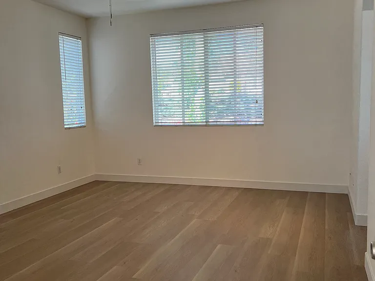 7593 Cloverhill Dr — Photo 6