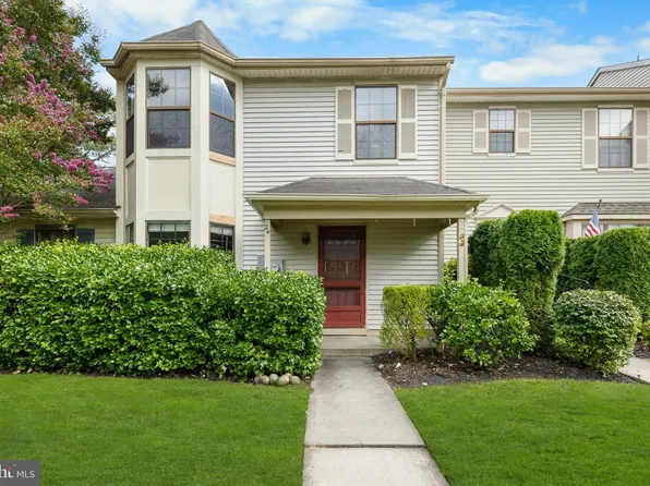 24 Chippin Ct, Robbinsville, NJ 08691