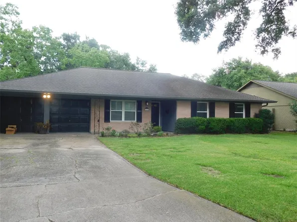 9642 Meadowglen Ln, Houston, TX 77063