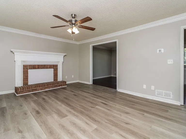 2249 June Ct SW — Photo 6