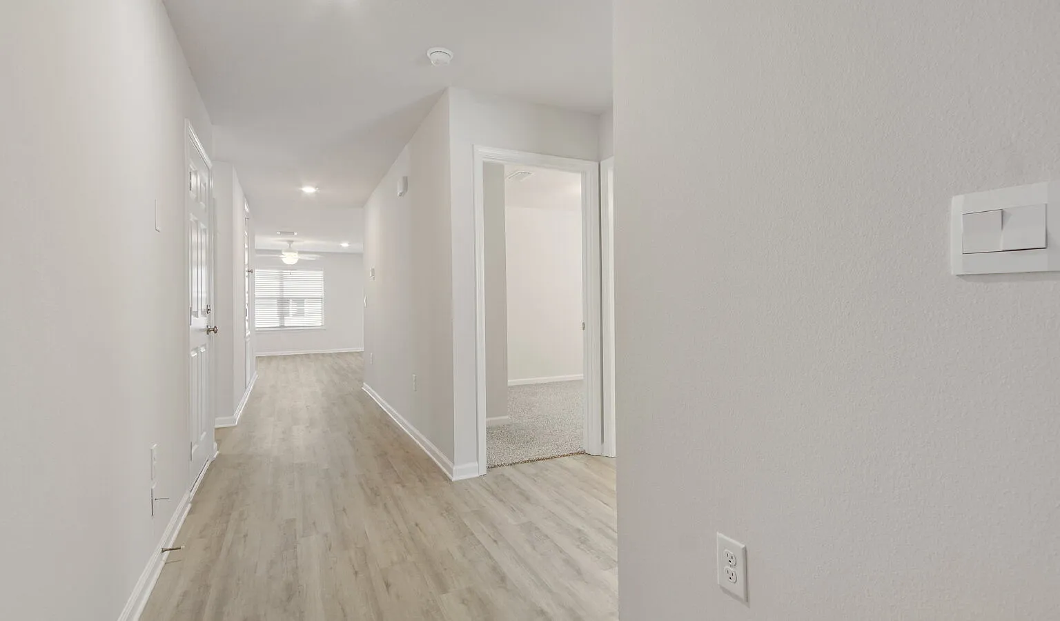 4 bed, 2.0 bath, 1387 sqft, $2,400 — Photo 3