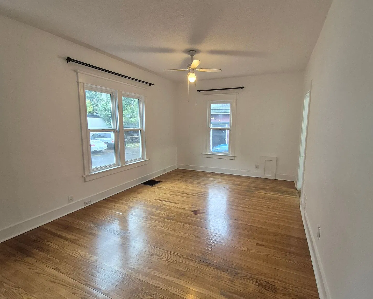 **Coming Soon** Belmont 2 bedroom/ 1.5 bath house with office,perfect for a live/ work situation ... — Photo 3