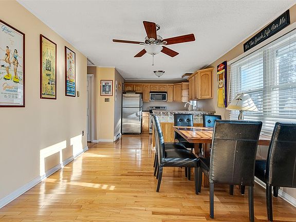 4th image of 121 35th St #A