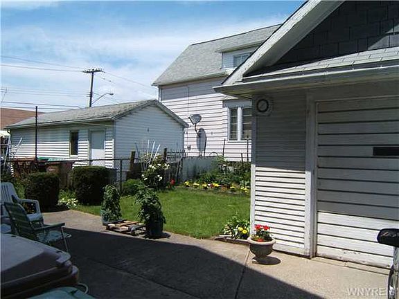 4th image of 1206 Walden Ave